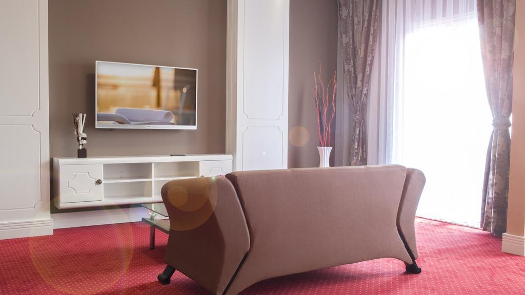 Semitronix Hotel Prishtina Приштина Экстерьер фото